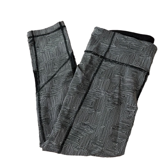 lululemon athletica Pants - Lululemon grey capri leggings size 6